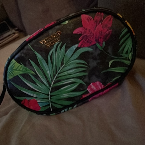 VS Cute Fanny Pack - Picture 3 of 4